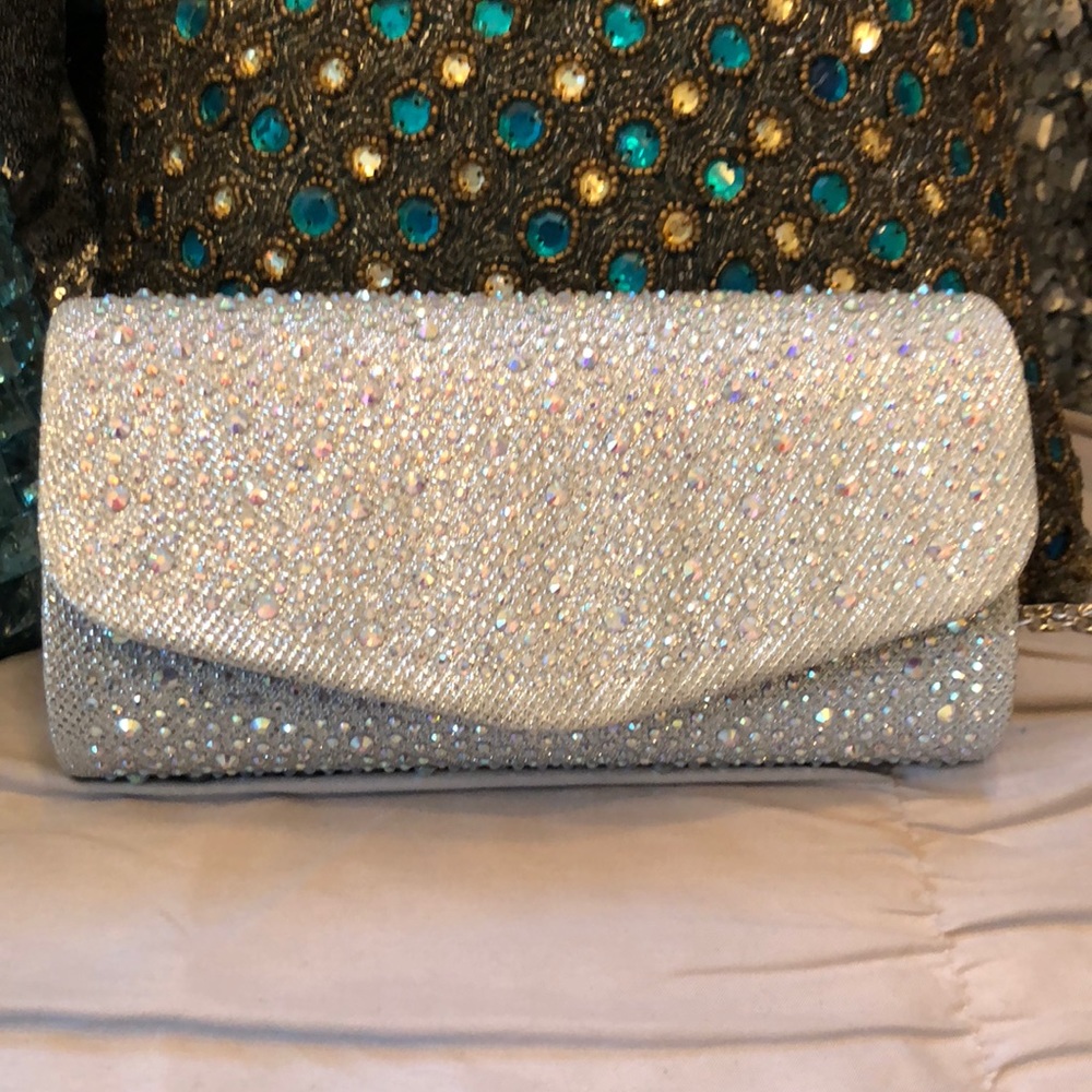 Gorgeous sequined detailed evening clutch